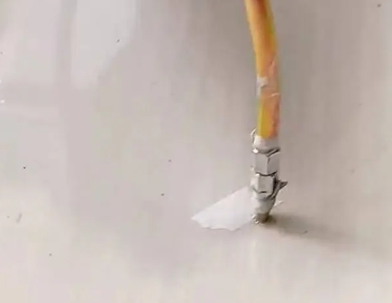 坊子瓷砖空鼓维修公司专业解答在瓷砖铺贴过程中，如果使用的砂料过粗（如全部使用了粗砂），可能会导致以下问题